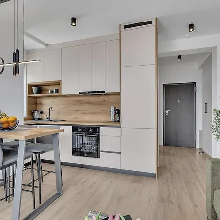 Easy Times 1 - Exklusiv マカルスカ